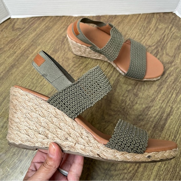 Tommy Bahama Sakura Back Strap Sage Green Wedge Sandals Size 7.5 - Picture 1 of 15